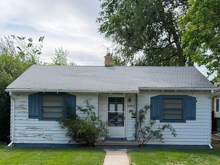 2525 S Clayton St — Photo 2