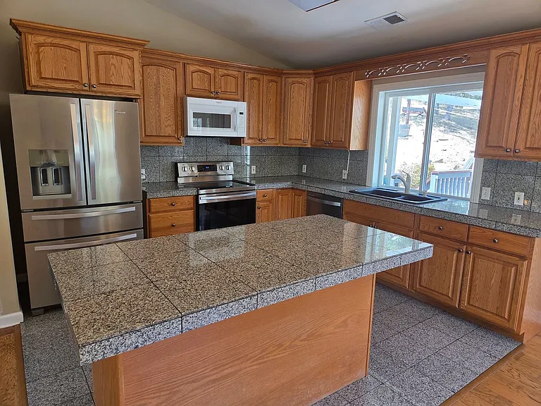 20800 W Willow Springs Dr — Photo 3