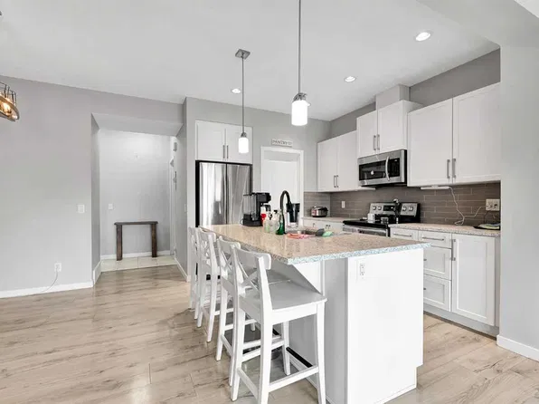 75 S Evanscrest Way NW, Calgary, AB T3P 0R7