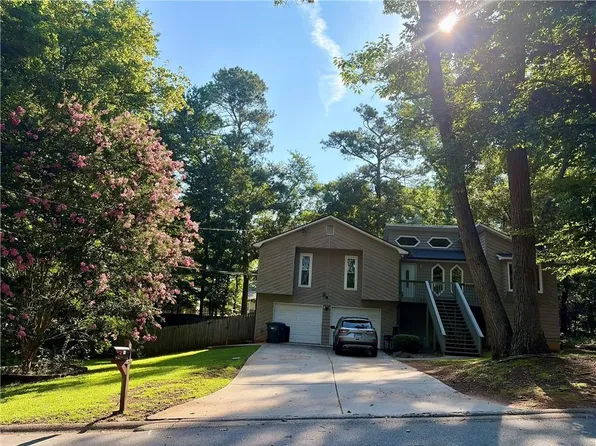 52 Omega Dr, Lawrenceville, GA 30044