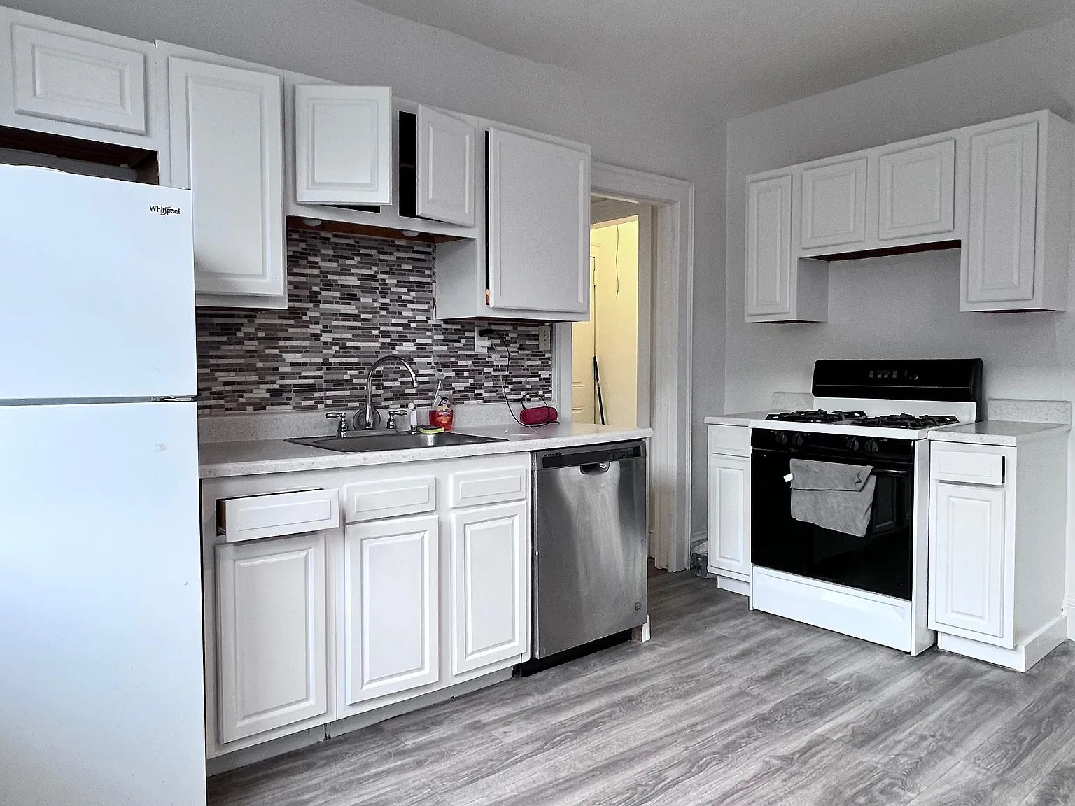 2 bed, 700 sqft, $1,550 — Photo 2