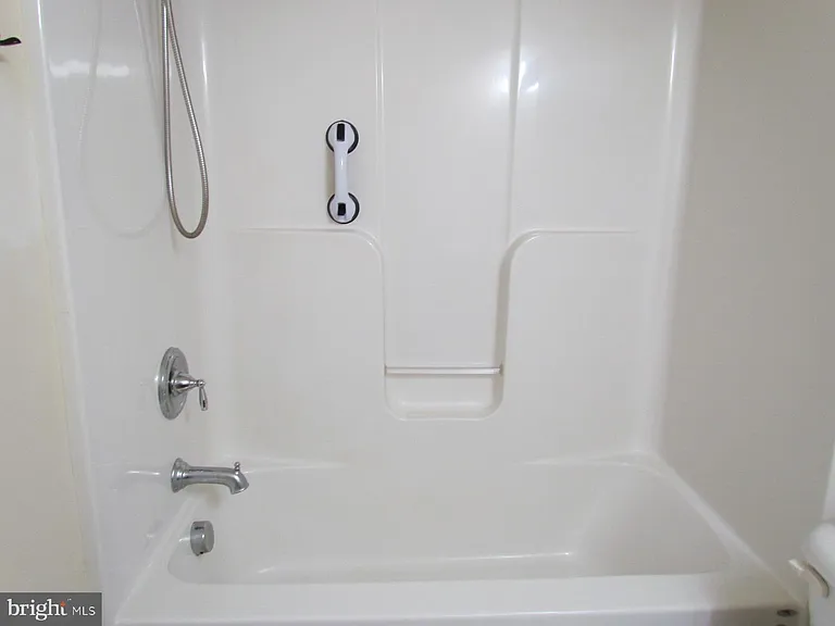 23220 Spalding Ln — Photo 11