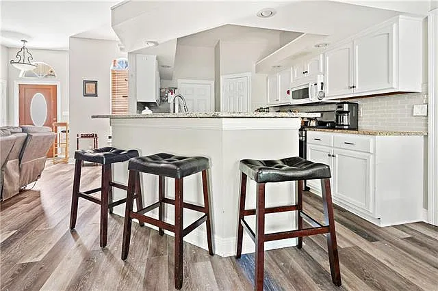3 bed, 2.0 bath, 1506 sqft, $2,400 — Photo 3