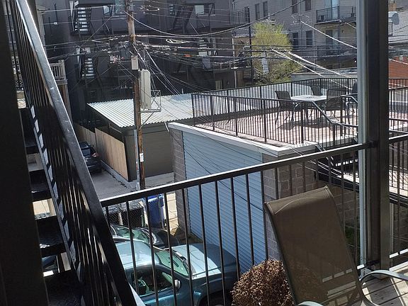 2nd image of 1041 N Hermitage Ave #2