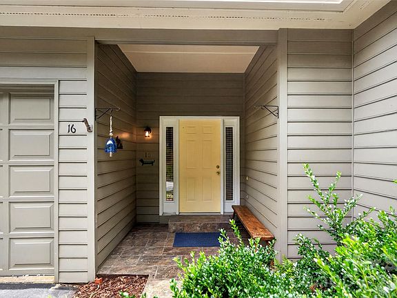2nd image of 16 Spring Hollow Cir