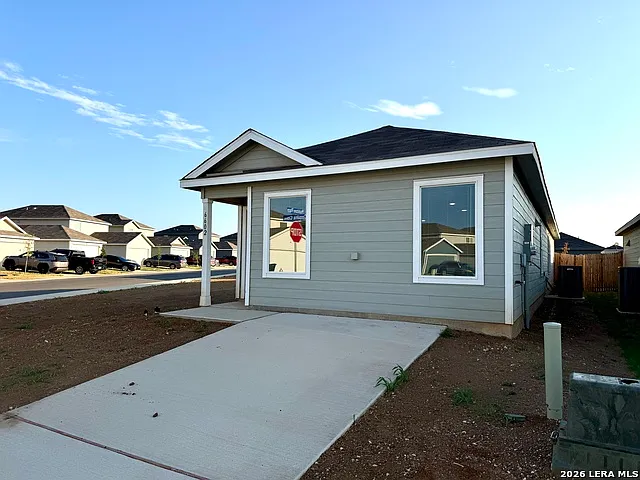 4 bed, 2.0 bath, 1375 sqft, $1,550 — Photo 4