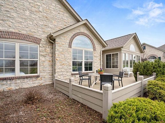 5th image of 2760B Canterbury Cir