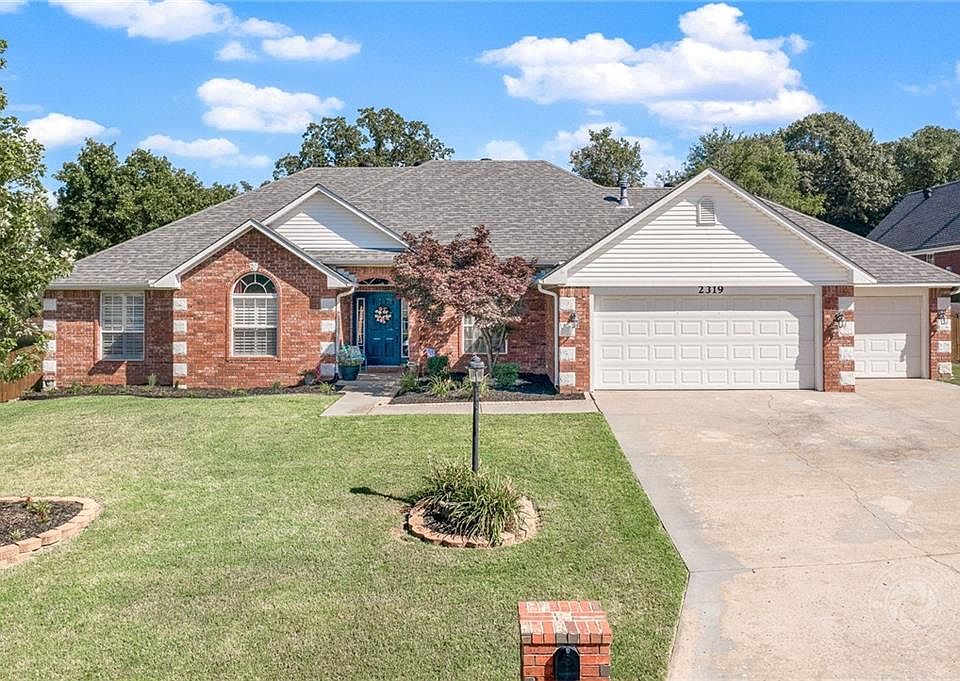 1st image of 2319 Parkway Ln