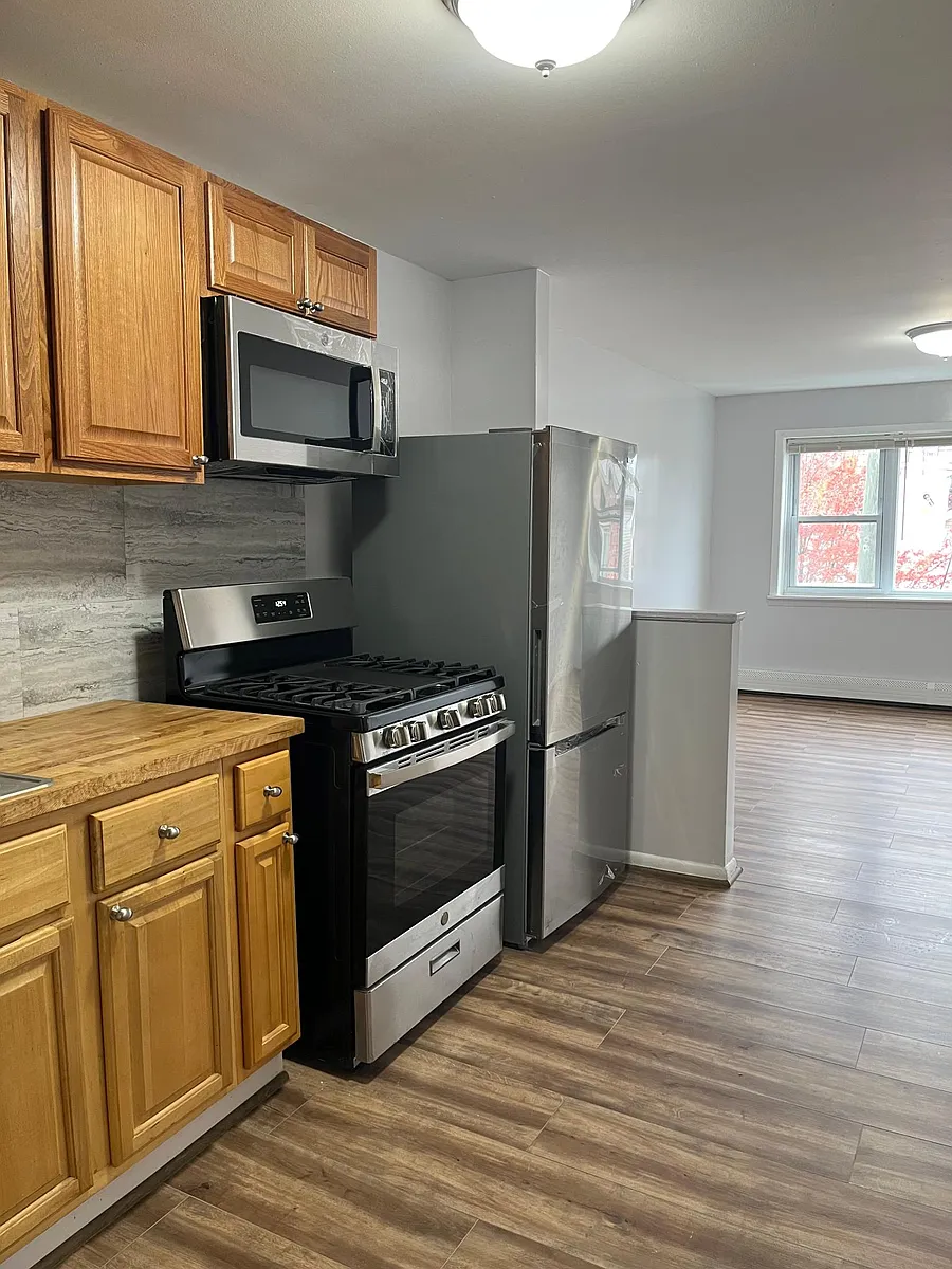 Building Photo - 73 Sherman Ave #6