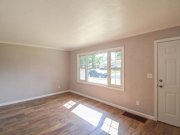 5th image of 2928 Wayne Ave