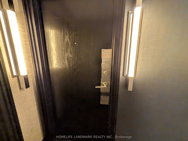 8 Park Rd #1803 — Photo 3