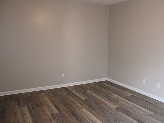 5th image of 38 Ridgeway Cv