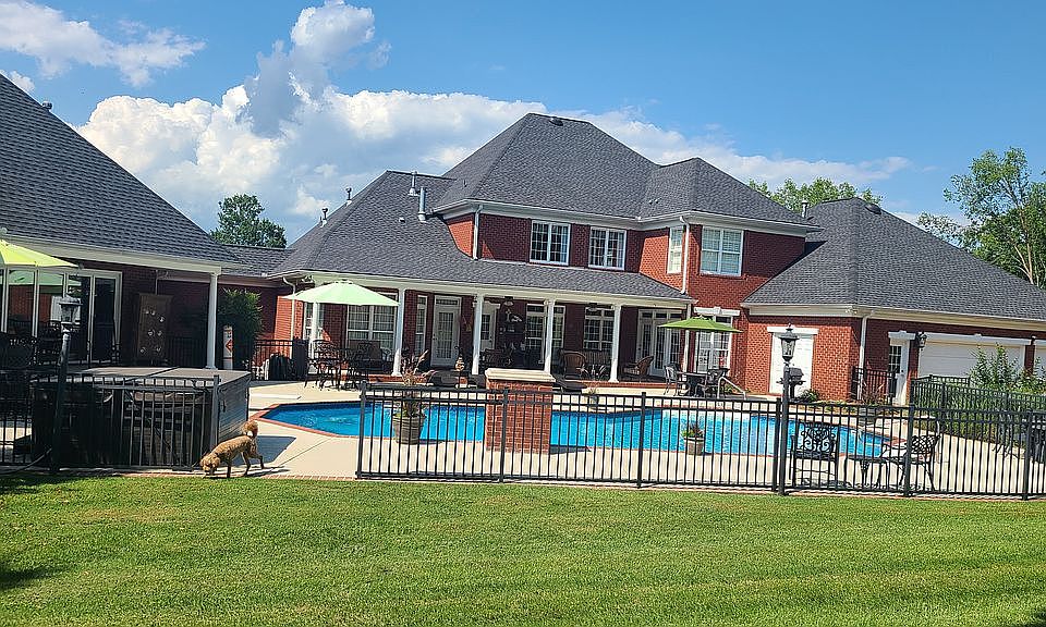 2nd image of 107 Mimosa Dr