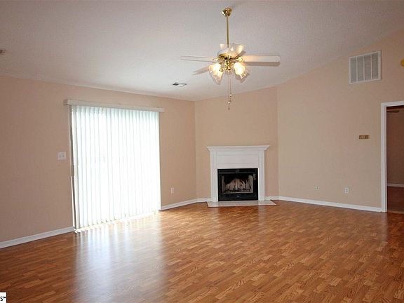 4th image of 15 Cherry Cove Ln