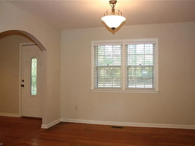 Beeson Rd — Photo 18