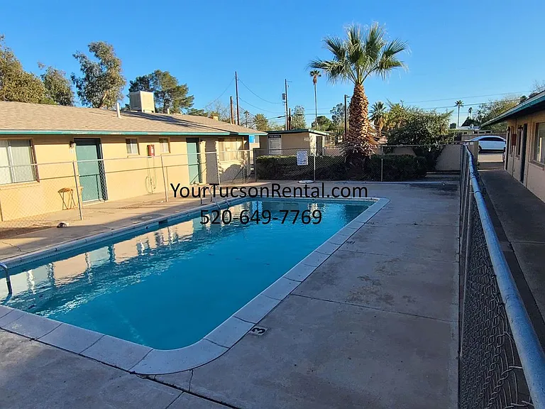 Arlington Commons - 4530 E Pima St Near Swan Road — Photo 17