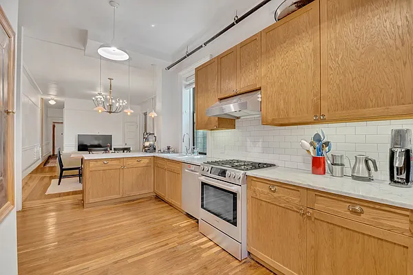 Sold by Compass | media 21