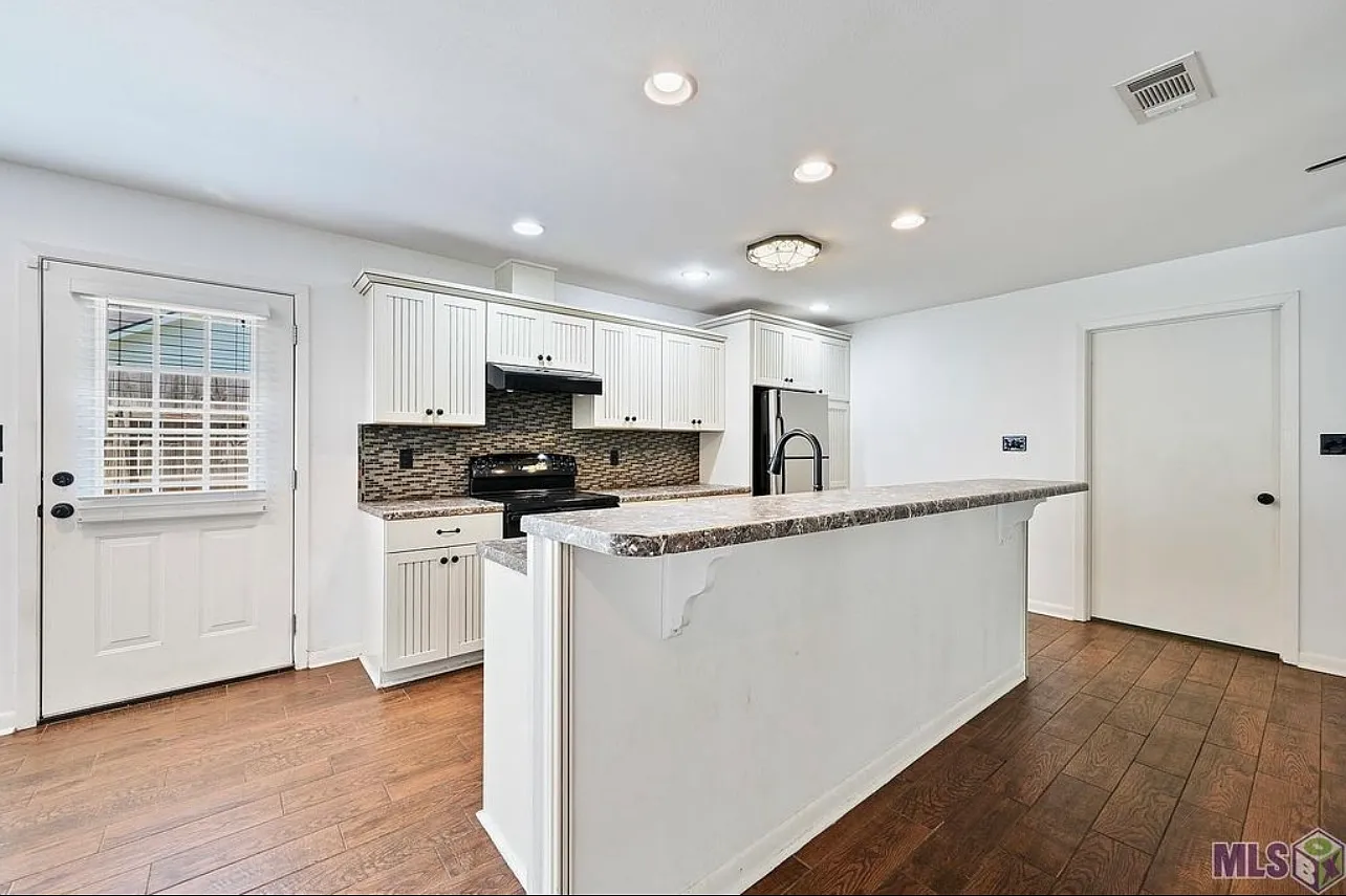 2 bed, 1400 sqft, $1,425 — Photo 3