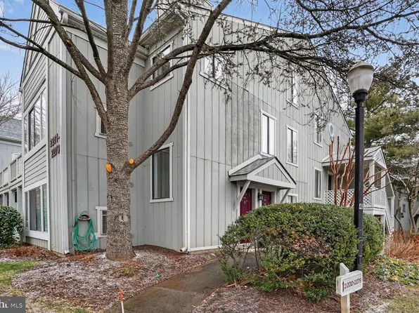 2273 Hunters Run Dr, Reston, VA 20191