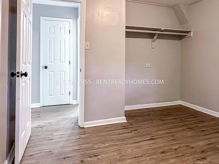1420 Rayfield Dr — Photo 5