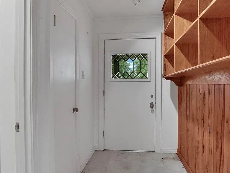 3836 Cornell Dr — Photo 3