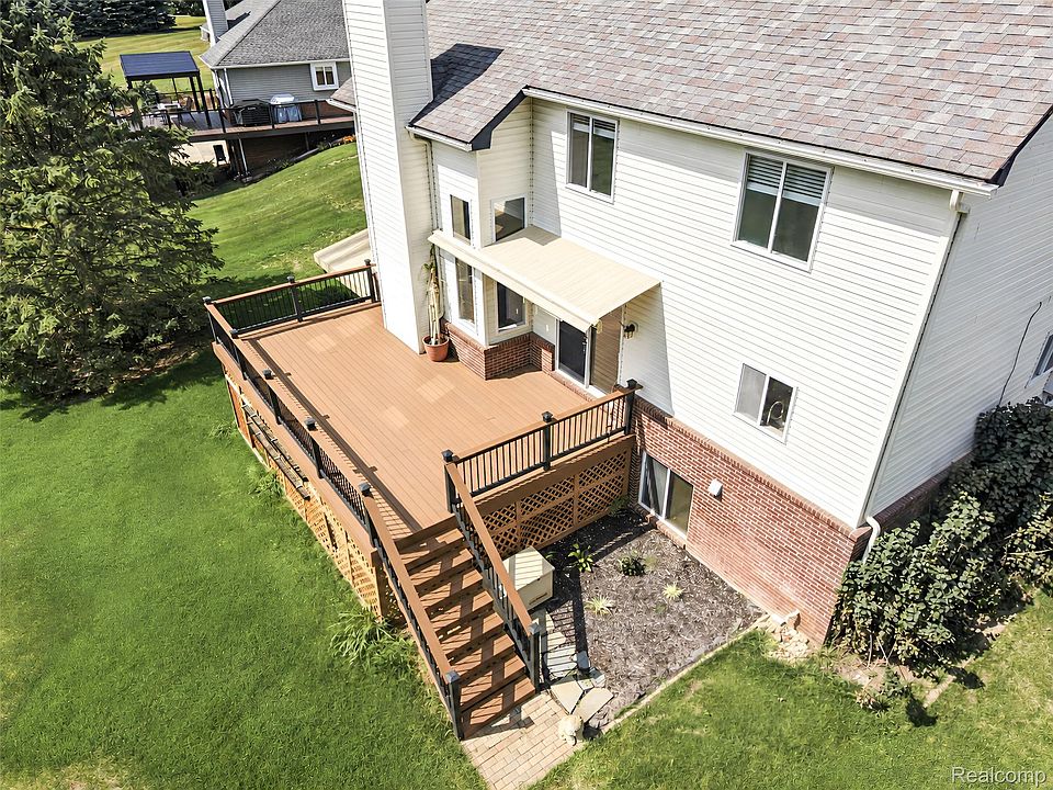 221 Maplewood Dr, photo 9