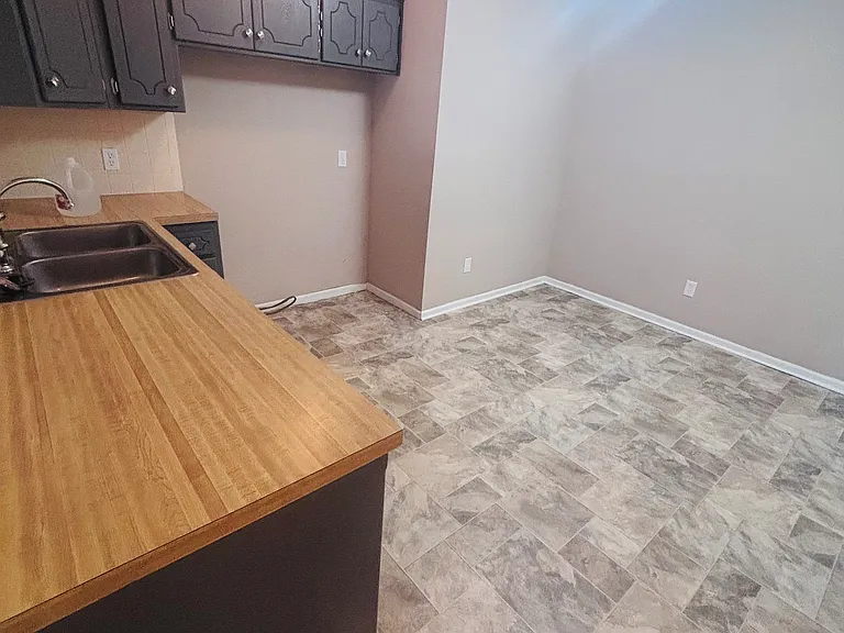 910 S Edgebrook Ln — Photo 5