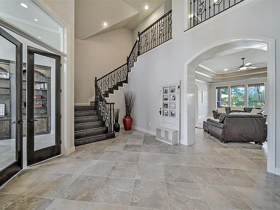 3rd image of 31 N Fair Manor Cir