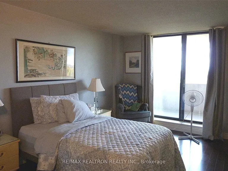 7601 Bathurst St #804 — Photo 11