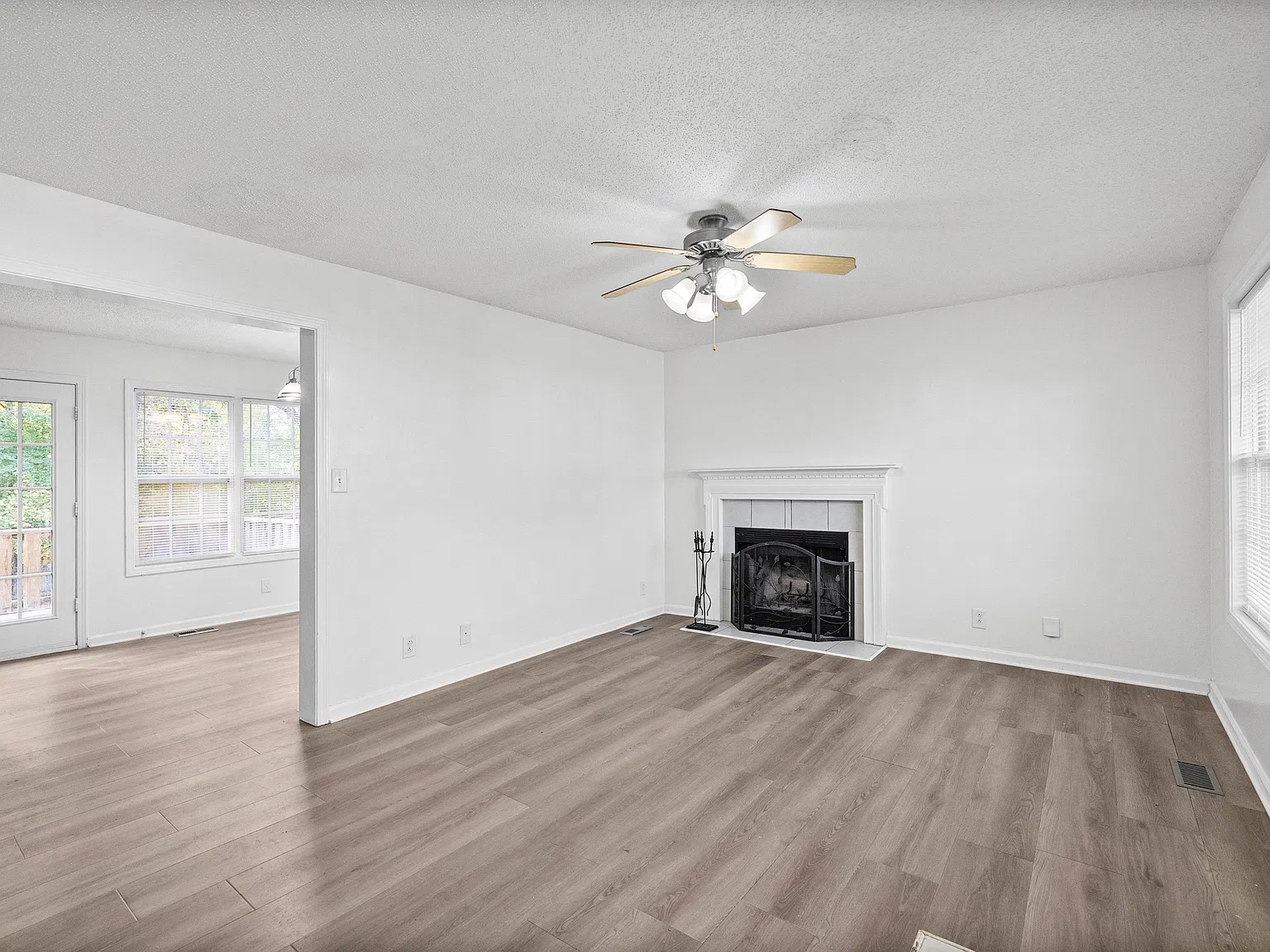3 bed, 2.5 bath, 2000 sqft, $1,800 — Photo 4