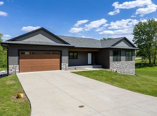 1730 Parkside Dr NE, Solon, IA 52333