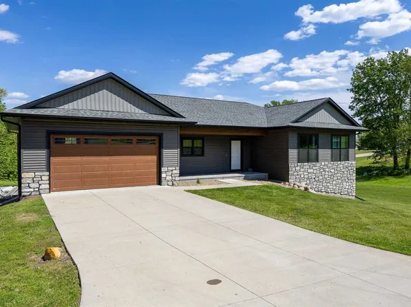 1730 Parkside Dr NE, Solon, IA 52333