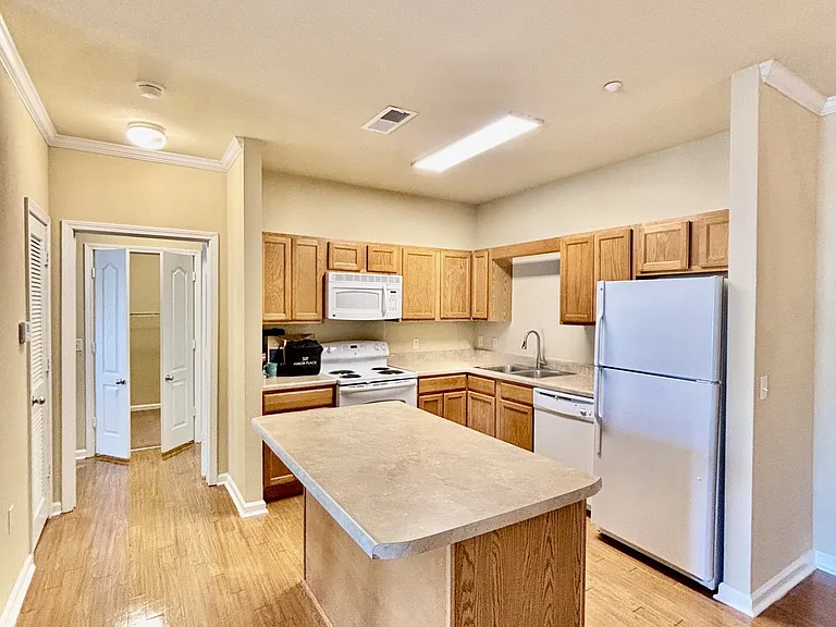 Arbor Place Apartments — Photo 34