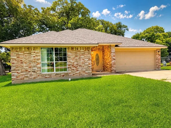 216 Sleepy Hollow Dr, Lake Jackson, TX 77566