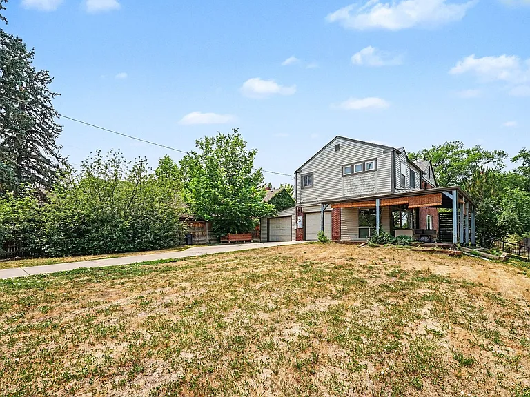 746 N Monaco Pkwy — Photo 33