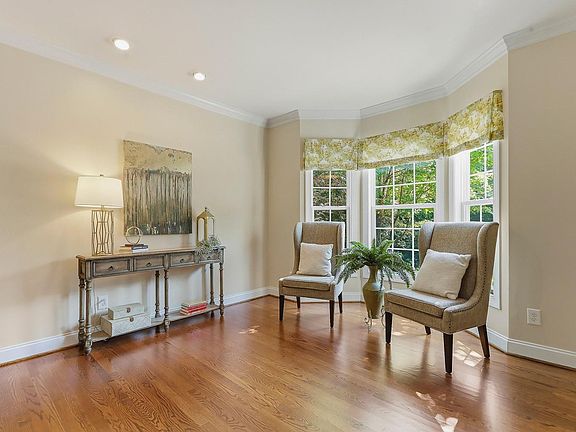 5th image of 1613 Bellenden Dr