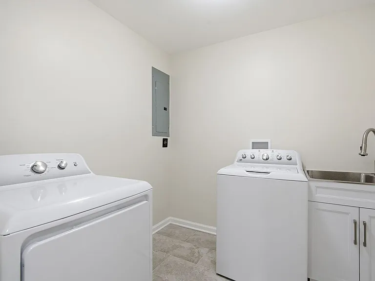 18 Grandin Cir — Photo 32