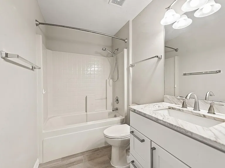 851 Wickham Lakes Dr — Photo 8