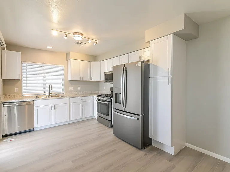 364 Toyabe St — Photo 8