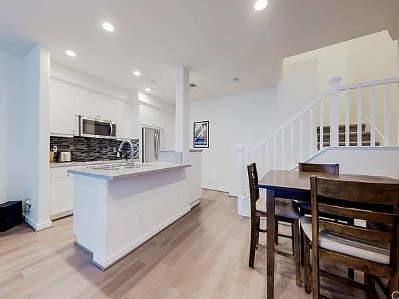 3rd image of 5514 W 149th Pl Unit 8