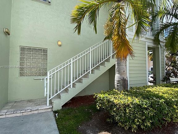 2nd image of 2730 NE 4th St Unit 201