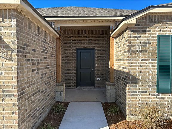 2nd image of 525 SE 2nd Pl