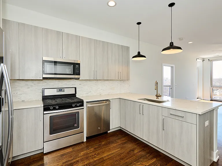 5139 N Broadway #304 — Photo 1