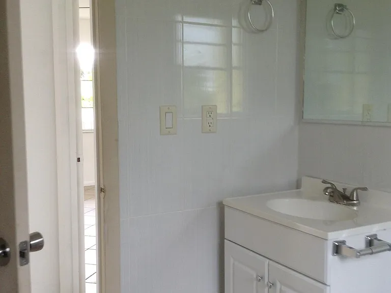 1818 NE Dixie Hwy — Photo 5
