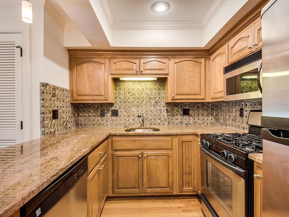 1st image of 4000 Oak St APT 14