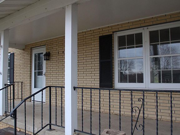 3rd image of 811 Myrtle St