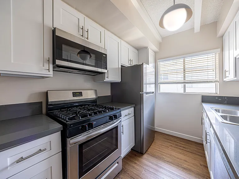 3722 Mentone Ave #8 — Photo 11