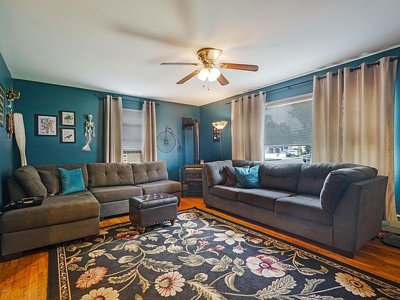 5th image of 2612 Shady Glen Ave