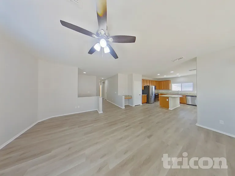 40086 W Bonneau St — Photo 2