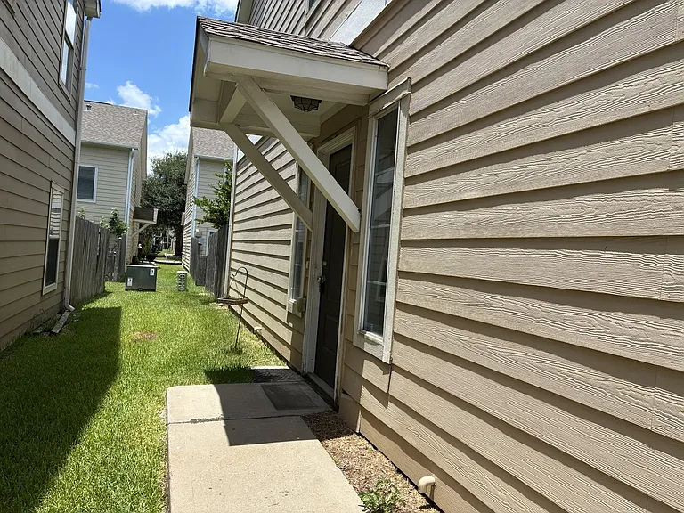 8327 Cassidy Creek Ct — Photo 2
